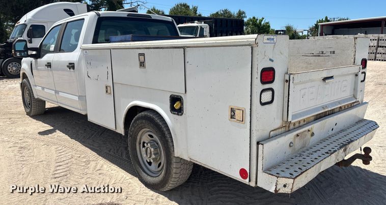 image for item EC3847 2017 Ford F350 Super Duty Crew Cab utility bed pickup truck