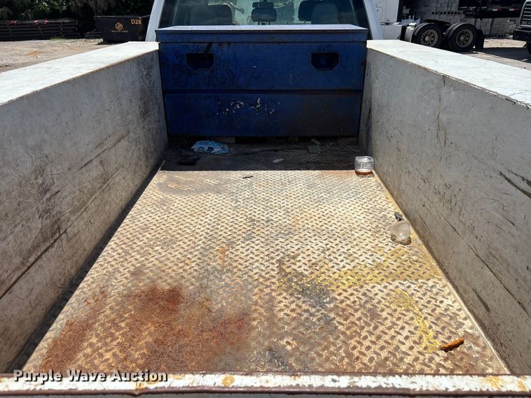 image for item EC3847 2017 Ford F350 Super Duty Crew Cab utility bed pickup truck