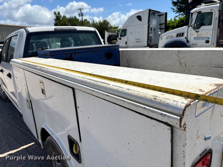 image for item EC3847 2017 Ford F350 Super Duty Crew Cab utility bed pickup truck