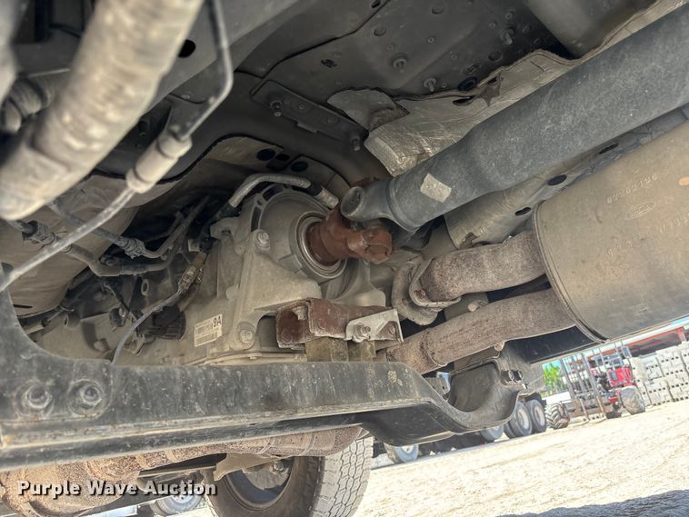 image for item EC3847 2017 Ford F350 Super Duty Crew Cab utility bed pickup truck