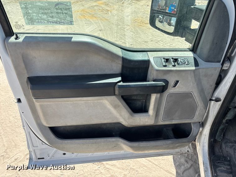 image for item EC3847 2017 Ford F350 Super Duty Crew Cab utility bed pickup truck