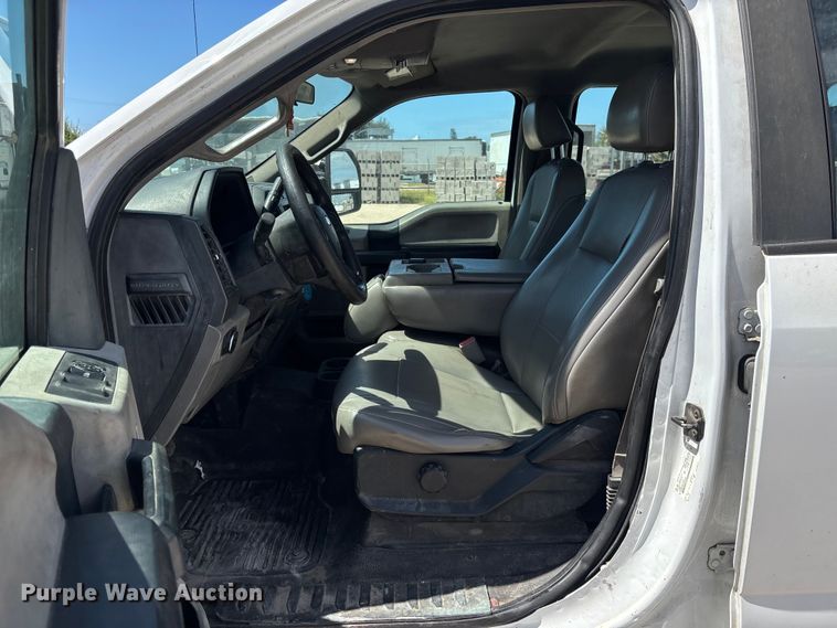 image for item EC3847 2017 Ford F350 Super Duty Crew Cab utility bed pickup truck