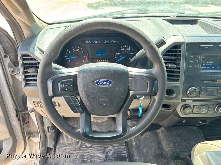 image for item EC3847 2017 Ford F350 Super Duty Crew Cab utility bed pickup truck