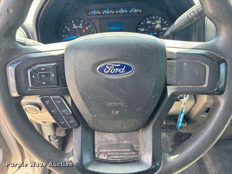 image for item EC3847 2017 Ford F350 Super Duty Crew Cab utility bed pickup truck