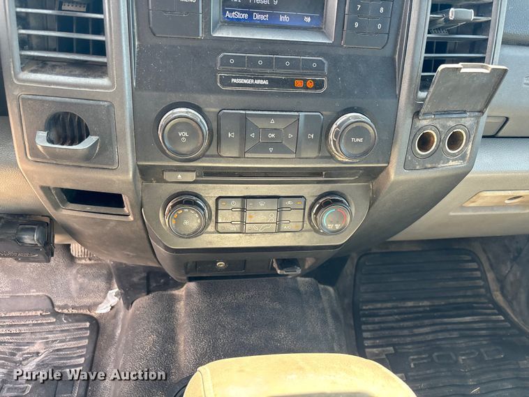 image for item EC3847 2017 Ford F350 Super Duty Crew Cab utility bed pickup truck