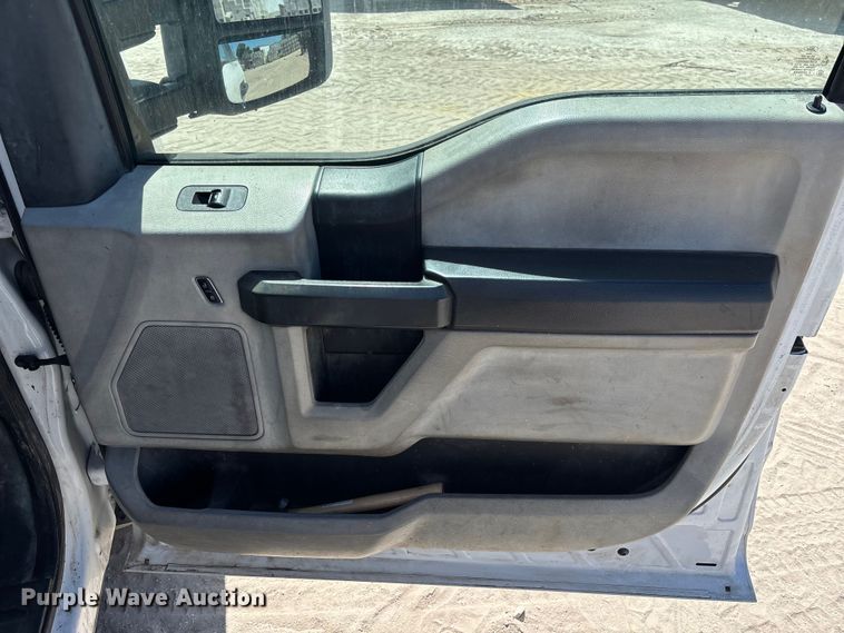 image for item EC3847 2017 Ford F350 Super Duty Crew Cab utility bed pickup truck