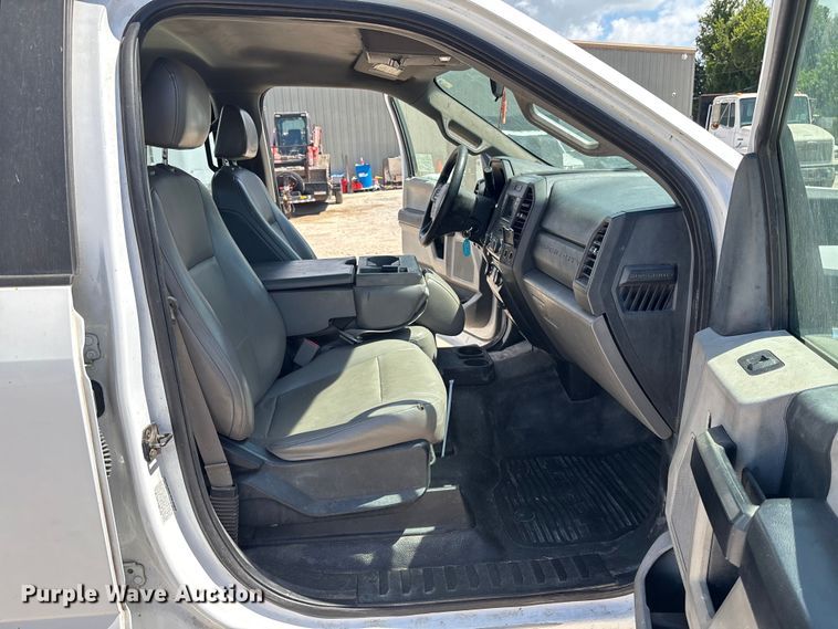 image for item EC3847 2017 Ford F350 Super Duty Crew Cab utility bed pickup truck