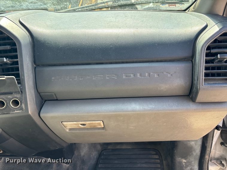 image for item EC3847 2017 Ford F350 Super Duty Crew Cab utility bed pickup truck