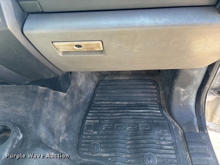 image for item EC3847 2017 Ford F350 Super Duty Crew Cab utility bed pickup truck