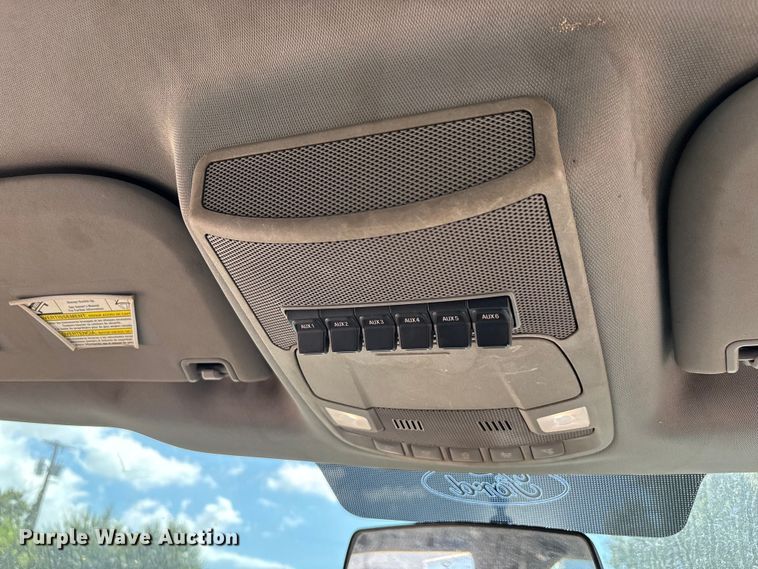 image for item EC3847 2017 Ford F350 Super Duty Crew Cab utility bed pickup truck