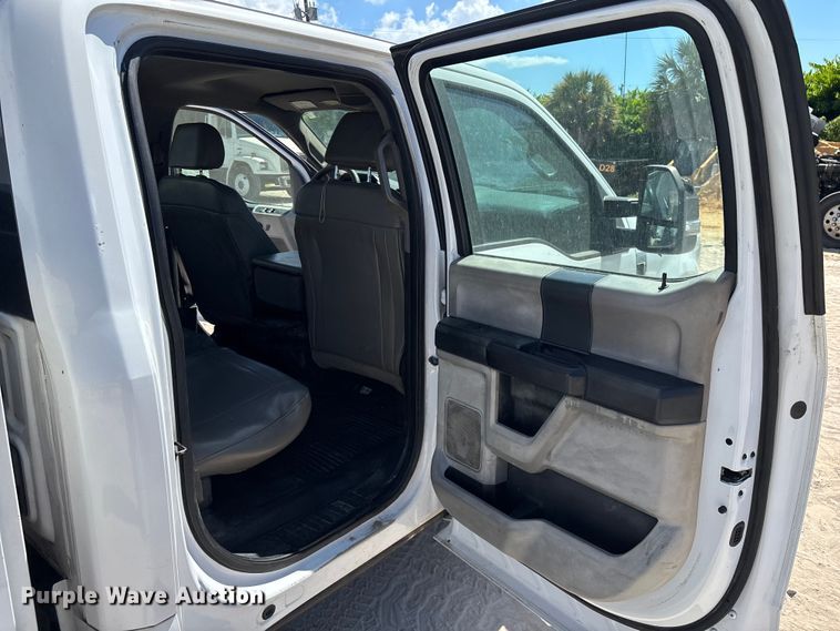 image for item EC3847 2017 Ford F350 Super Duty Crew Cab utility bed pickup truck