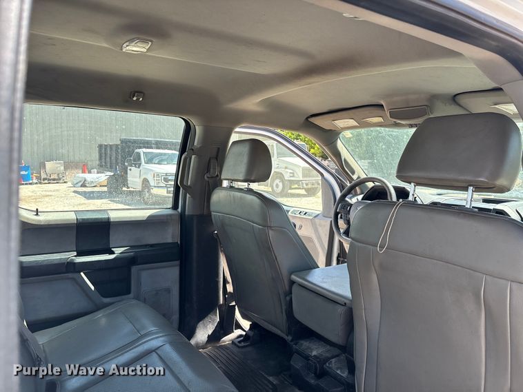 image for item EC3847 2017 Ford F350 Super Duty Crew Cab utility bed pickup truck