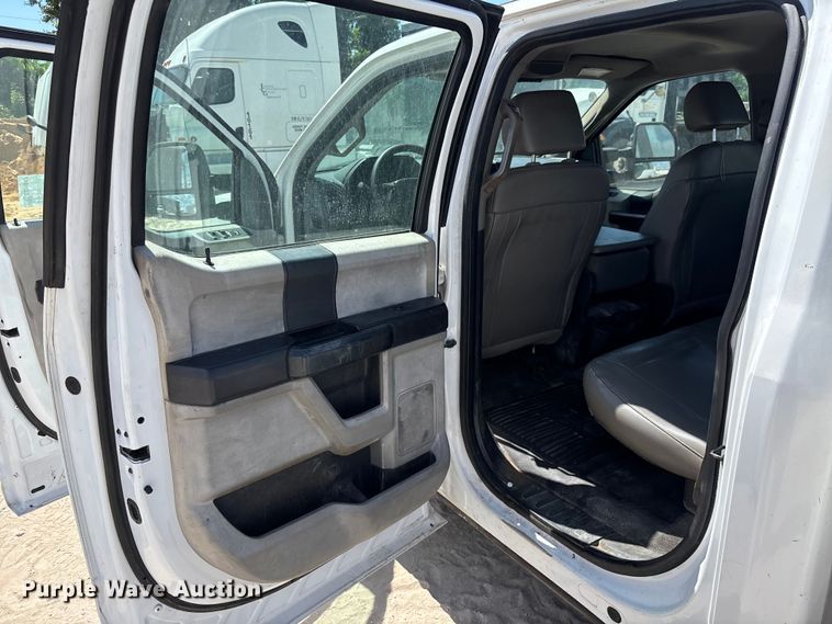 image for item EC3847 2017 Ford F350 Super Duty Crew Cab utility bed pickup truck