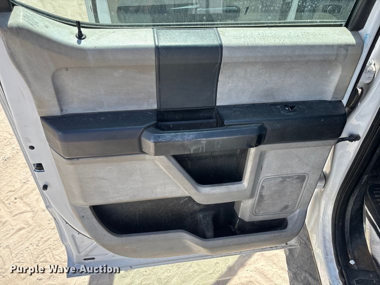 image for item EC3847 2017 Ford F350 Super Duty Crew Cab utility bed pickup truck