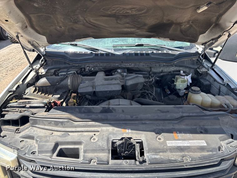 image for item EC3847 2017 Ford F350 Super Duty Crew Cab utility bed pickup truck