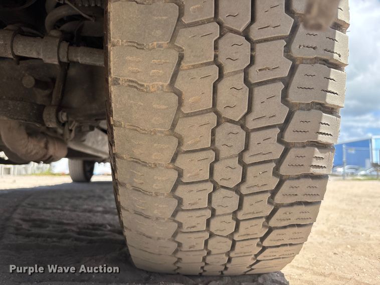 image for item EC3847 2017 Ford F350 Super Duty Crew Cab utility bed pickup truck