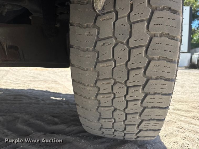 image for item EC3847 2017 Ford F350 Super Duty Crew Cab utility bed pickup truck