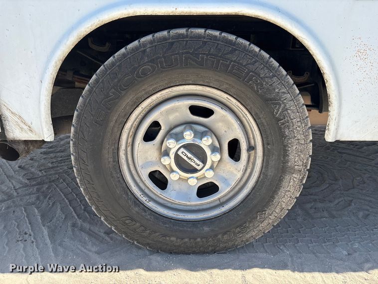 image for item EC3847 2017 Ford F350 Super Duty Crew Cab utility bed pickup truck