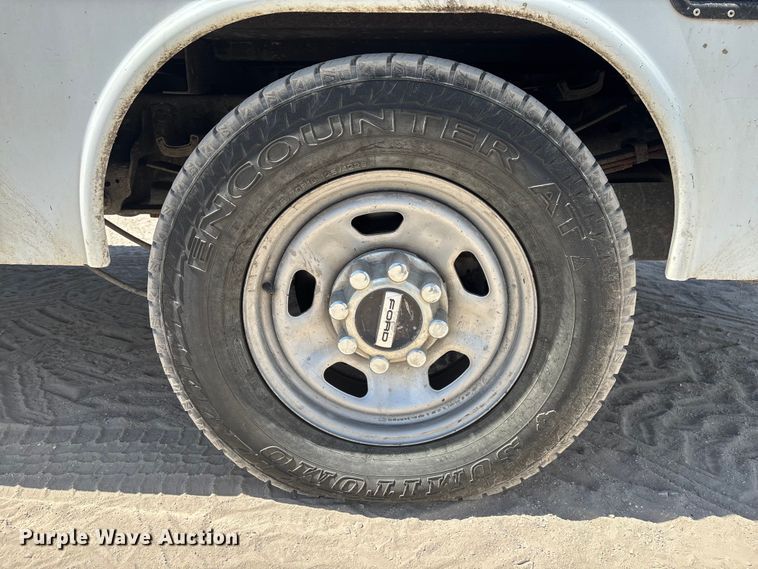 image for item EC3847 2017 Ford F350 Super Duty Crew Cab utility bed pickup truck