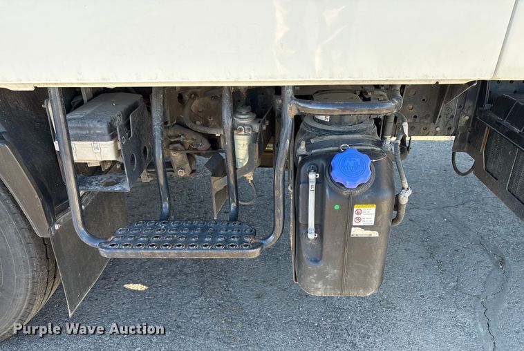 image for item EC8031 2022 Isuzu NQR Crew Cab box truck