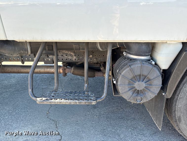 image for item EC8031 2022 Isuzu NQR Crew Cab box truck