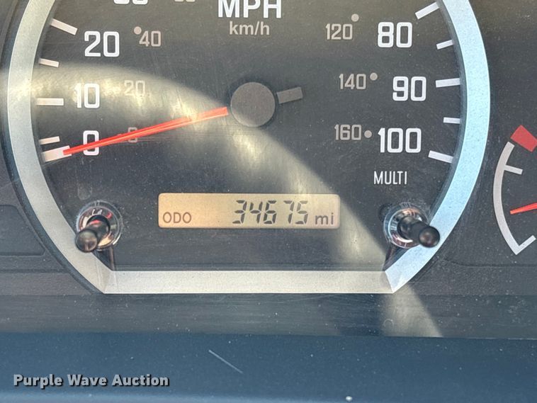 image for item EC8031 2022 Isuzu NQR Crew Cab box truck