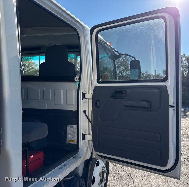 image for item EC8031 2022 Isuzu NQR Crew Cab box truck