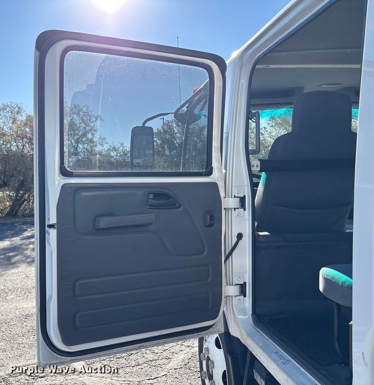 image for item EC8031 2022 Isuzu NQR Crew Cab box truck