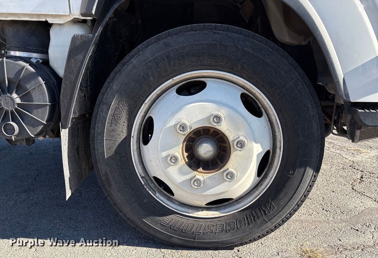 image for item EC8031 2022 Isuzu NQR Crew Cab box truck