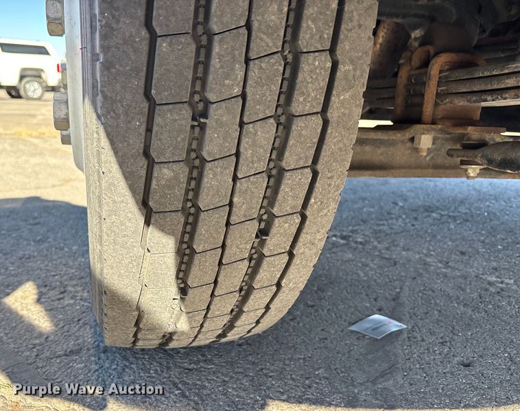 image for item EC8031 2022 Isuzu NQR Crew Cab box truck