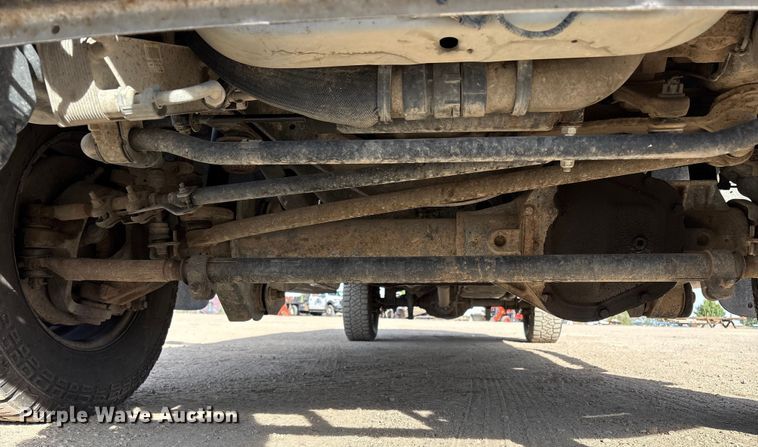 image for item EC8040 2013 Ford F350 Super Duty Crew Cab pickup truck