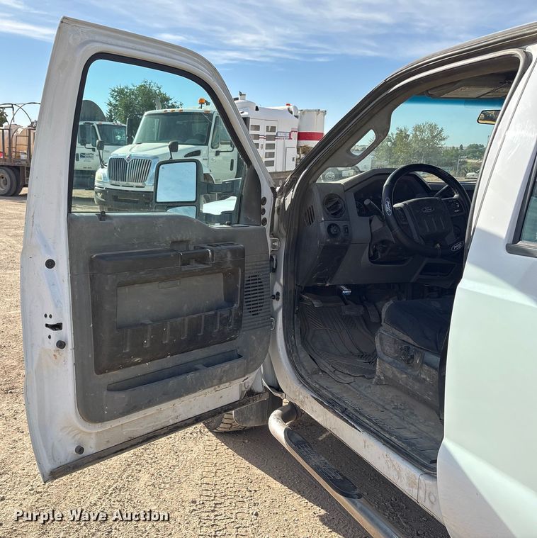 image for item EC8040 2013 Ford F350 Super Duty Crew Cab pickup truck