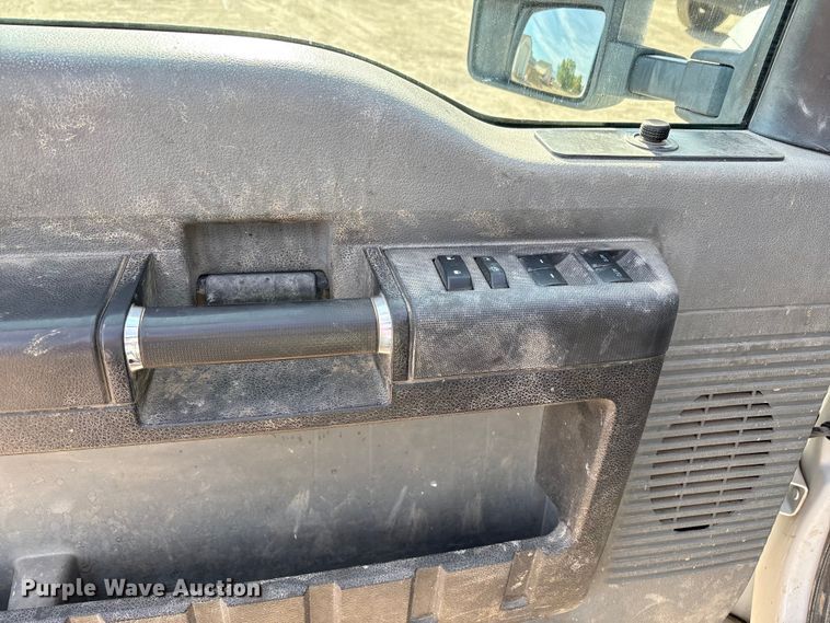 image for item EC8040 2013 Ford F350 Super Duty Crew Cab pickup truck