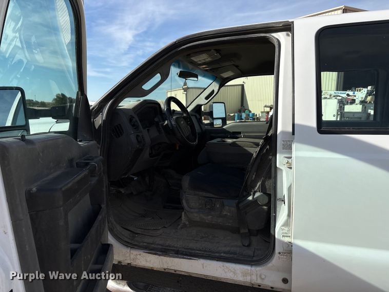 image for item EC8040 2013 Ford F350 Super Duty Crew Cab pickup truck