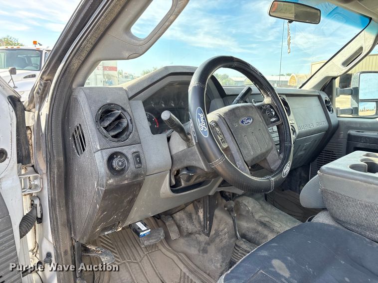 image for item EC8040 2013 Ford F350 Super Duty Crew Cab pickup truck