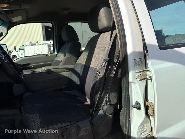 image for item EC8040 2013 Ford F350 Super Duty Crew Cab pickup truck