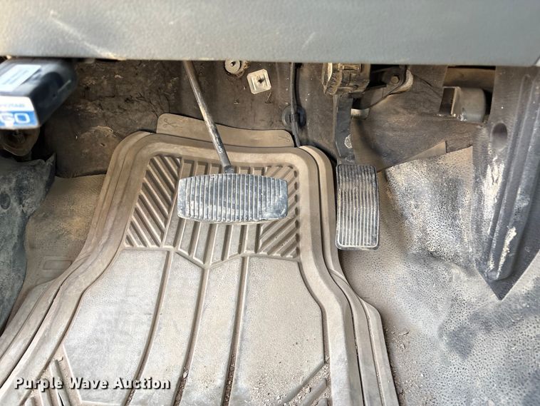 image for item EC8040 2013 Ford F350 Super Duty Crew Cab pickup truck