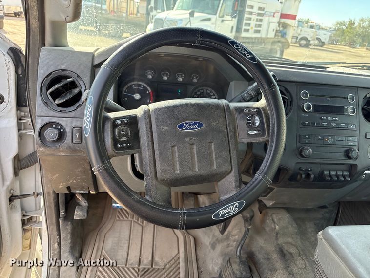 image for item EC8040 2013 Ford F350 Super Duty Crew Cab pickup truck