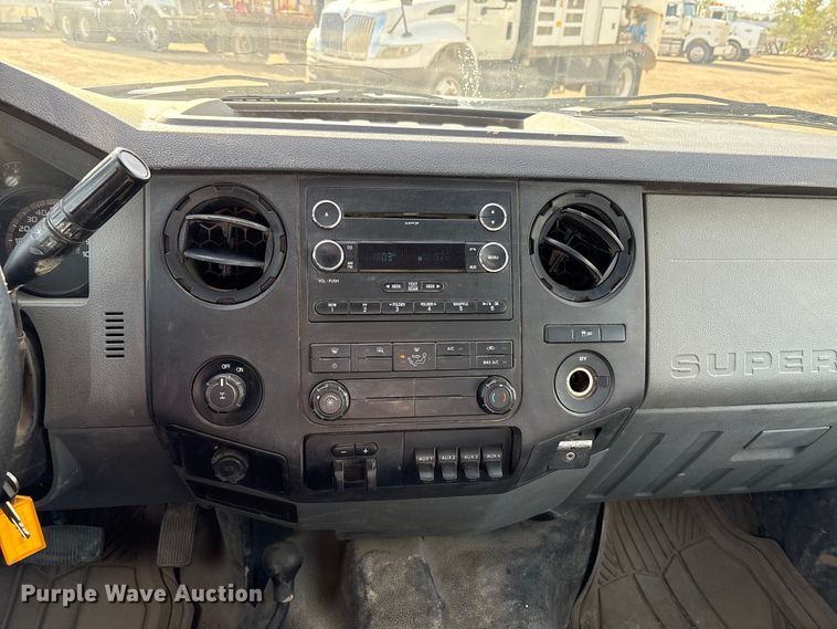 image for item EC8040 2013 Ford F350 Super Duty Crew Cab pickup truck