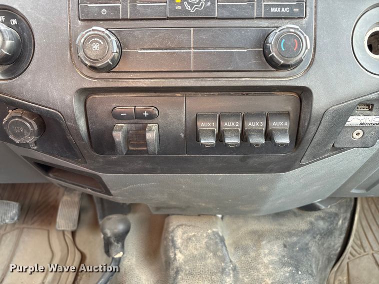 image for item EC8040 2013 Ford F350 Super Duty Crew Cab pickup truck