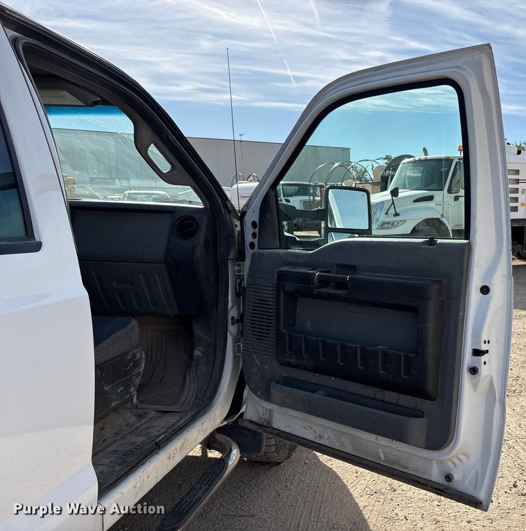image for item EC8040 2013 Ford F350 Super Duty Crew Cab pickup truck