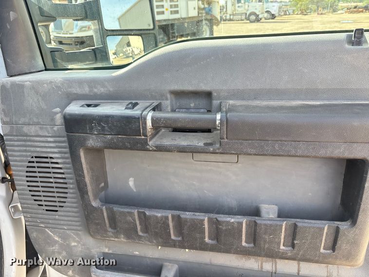 image for item EC8040 2013 Ford F350 Super Duty Crew Cab pickup truck