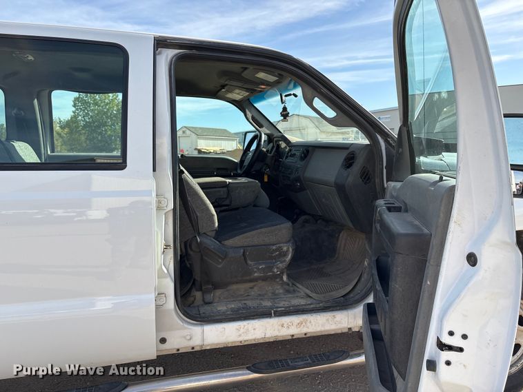 image for item EC8040 2013 Ford F350 Super Duty Crew Cab pickup truck