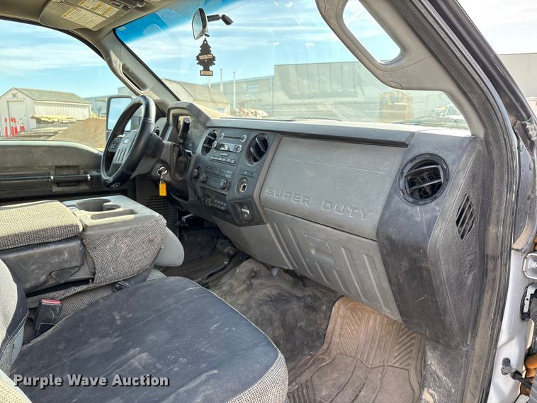 image for item EC8040 2013 Ford F350 Super Duty Crew Cab pickup truck