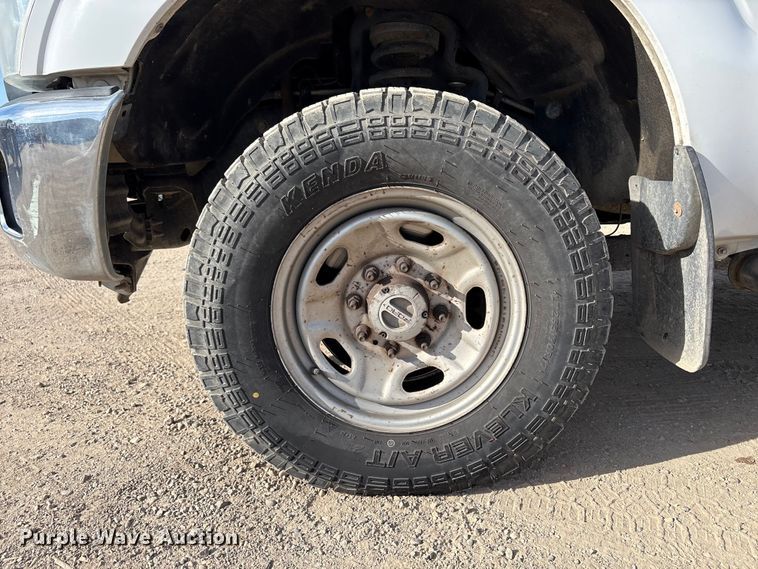 image for item EC8040 2013 Ford F350 Super Duty Crew Cab pickup truck