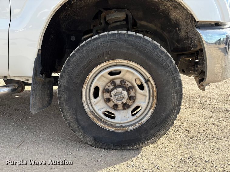 image for item EC8040 2013 Ford F350 Super Duty Crew Cab pickup truck