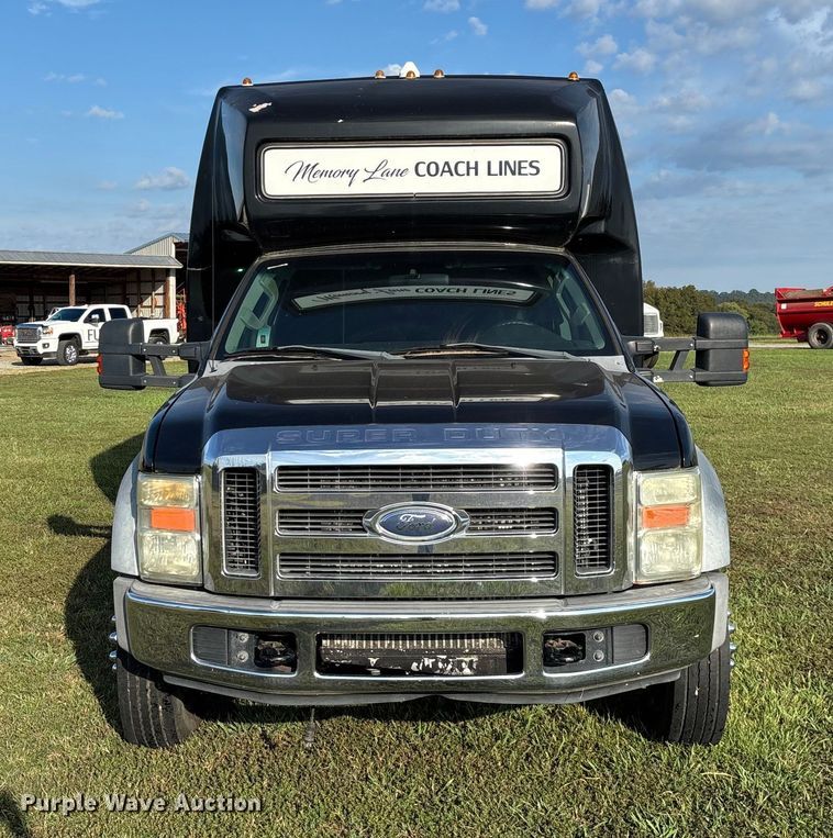 image for item ED2260 2008 Ford F-550 shuttle bus