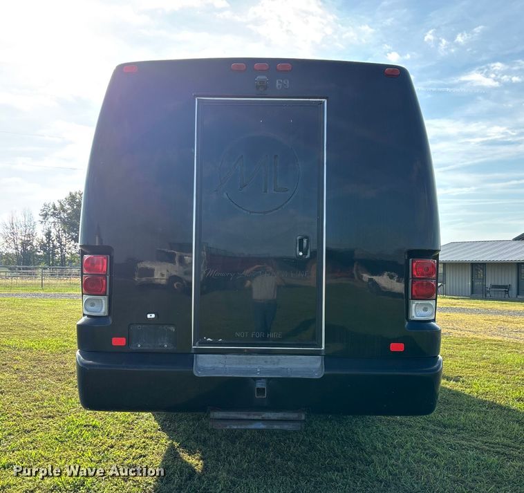 image for item ED2260 2008 Ford F-550 shuttle bus