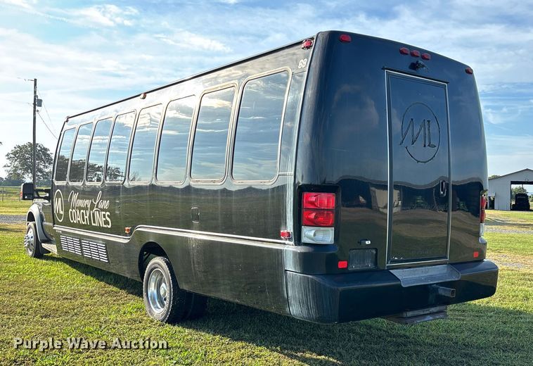 image for item ED2260 2008 Ford F-550 shuttle bus
