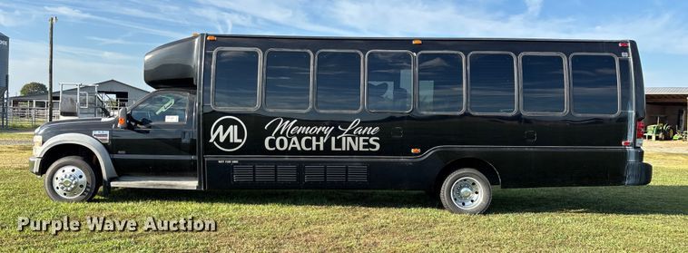 image for item ED2260 2008 Ford F-550 shuttle bus